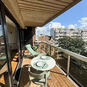 Large Sunny And Bright With Park View Appartement